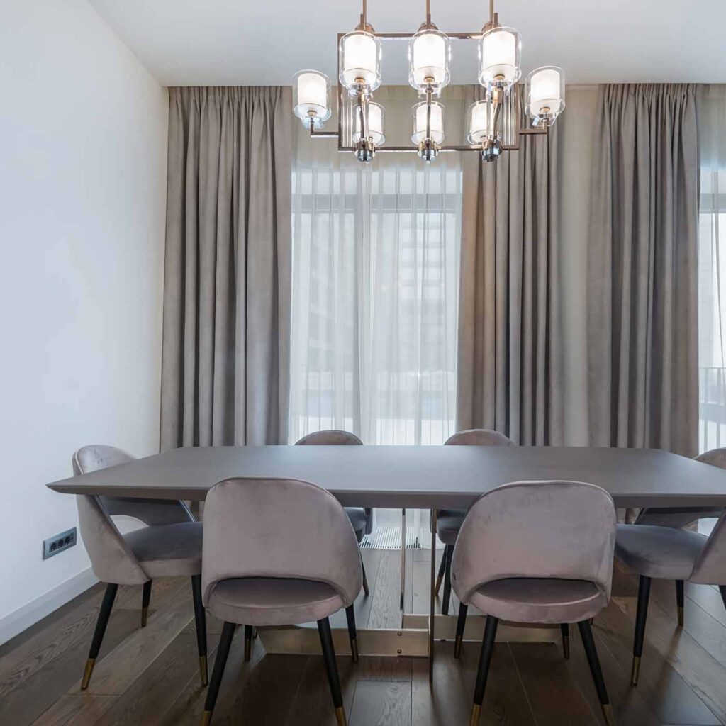 Akustik im Esszimmer verbessern: Schallabsorber beim Einrichten mitdenken