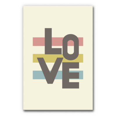 Akustikbild Retro Love zeigt das Wort LOVE in großer, grauer Blockschrift, vertikal angeordnet auf einem cremefarbenen Hintergrund mit horizontalen Farbstreifen in Rosa, Gelb und Blau hinter den Buchstaben.