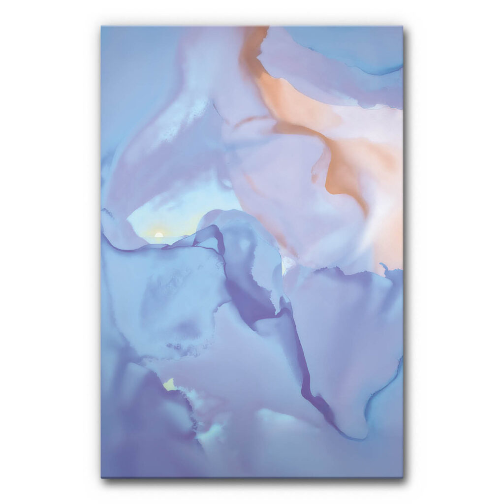 Akustikbild Lichtblick ist ein Aquarellbild, das eine Art Wolkenformation zeigt. Im rechten Bildbereich scheint ein schemenhaftes Gesicht zu erkennen zu sein, das durch eine Lücke in den Wolken auf einen Sonnenaufgang blickt.