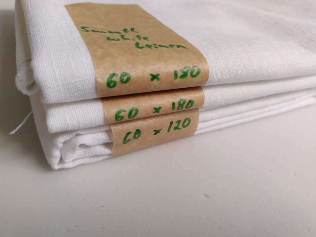 Baumwoll-Stoffreste im Paket einer Farbfamilie