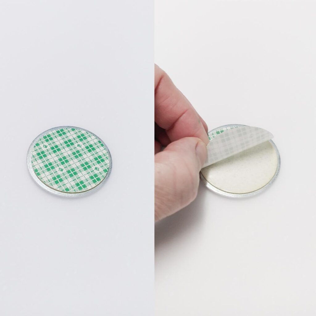 Montage für Basotect mit Magnet und Klebepunkt