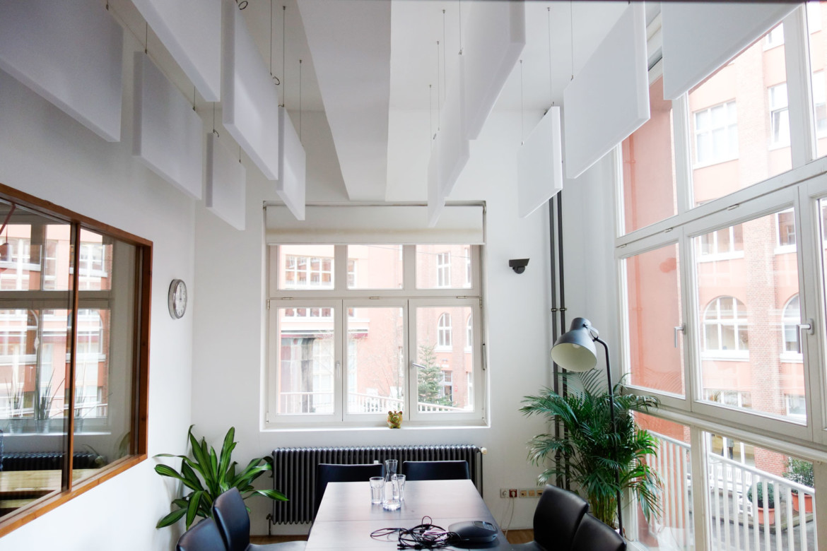 45+ toll Bild Decke Abgehängt / Raumakustik trifft Design - bauhandwerk : Wenn sie eine abhangdecke mit wärmeisolierung anbringen wollen, um die decke nachträglich zu dämmen, fragen sie vorher einen fachmann, ob an der decke eine dampfsperre verlegt werden muss.