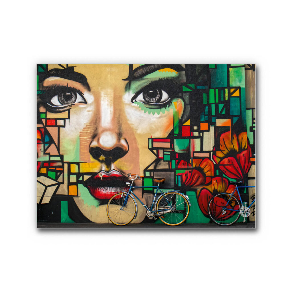 Akustikbild Streetart Frau mit Fahrrad