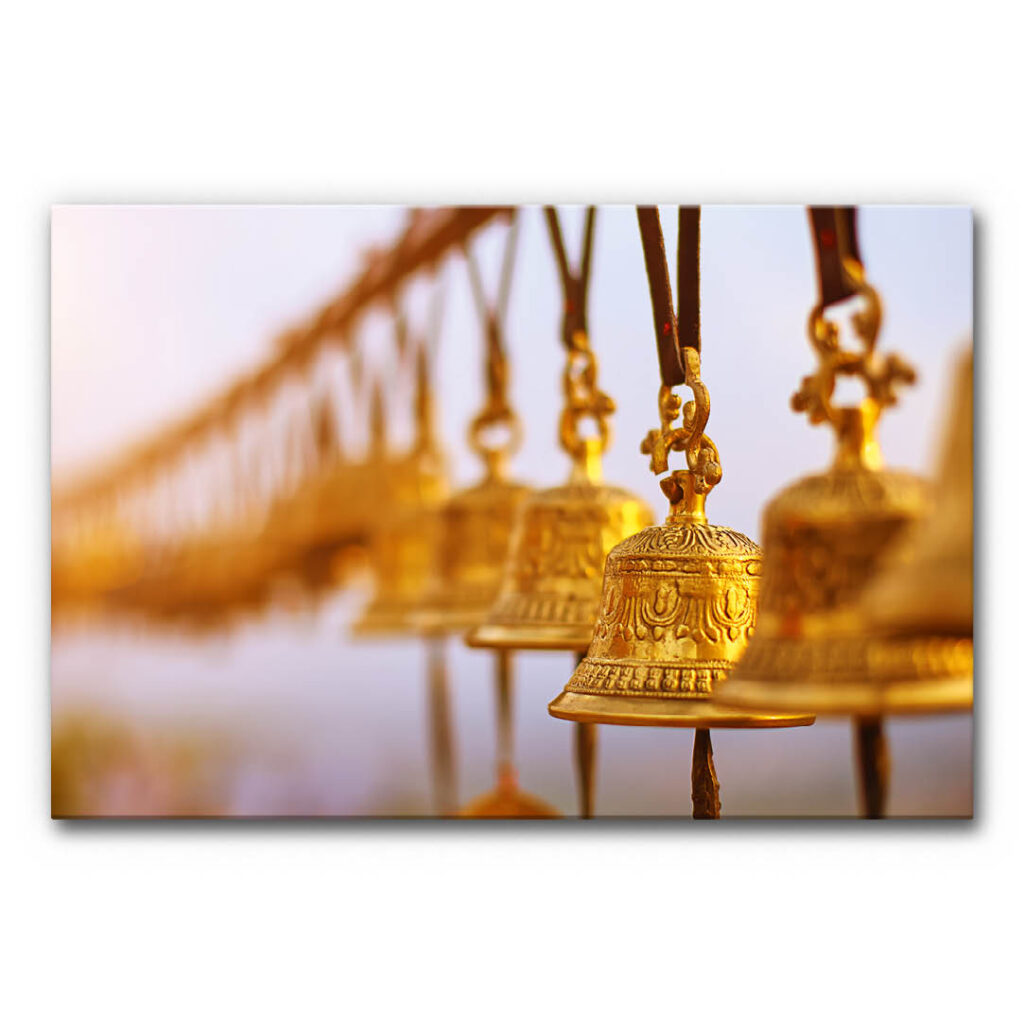 Akustikbild Glocken im Nepal 2 - eine in die Tiefe gehende Anreihung von hängenden